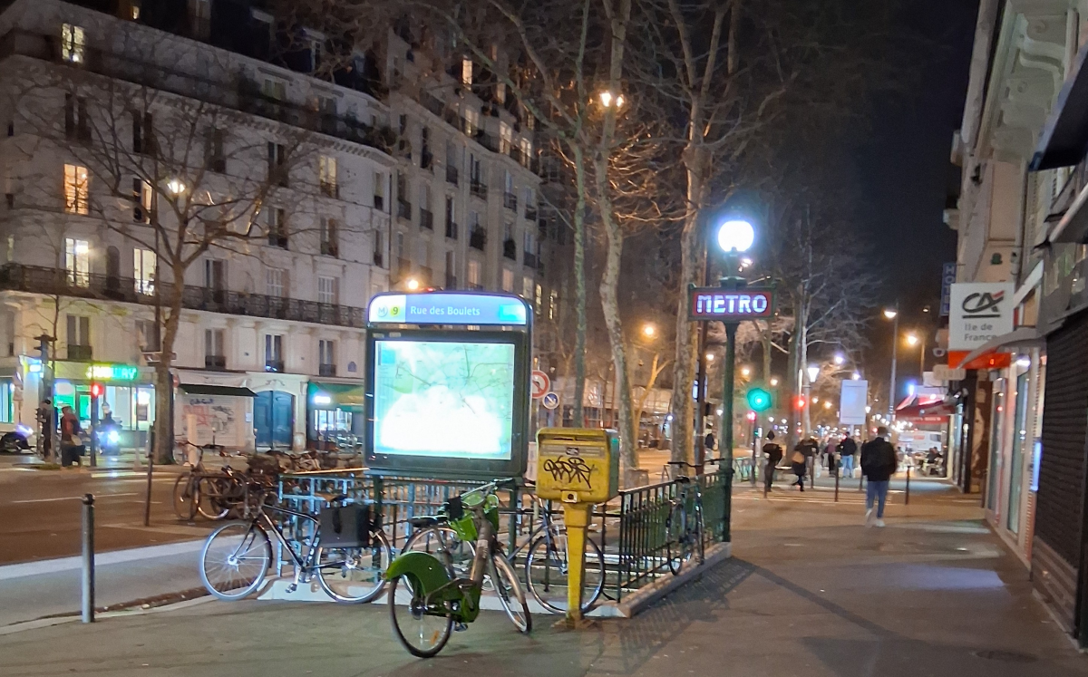 Rue des Boulets Metro Stop